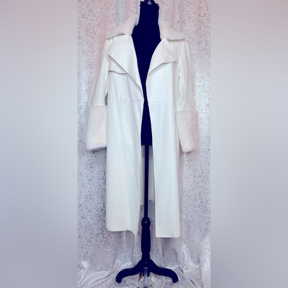 NWT White vegan leather coat with faux rabbit fur collar and trim - Picture 1 of 1